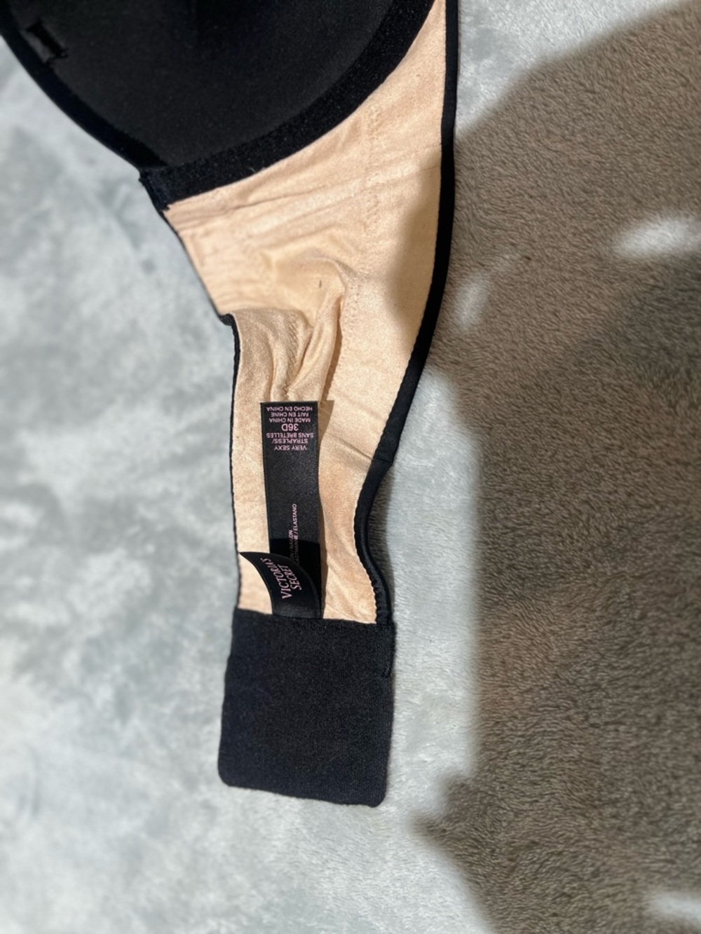 Victoria's Secret Black Strapless Bra. 36 D - Picture 4 of 4